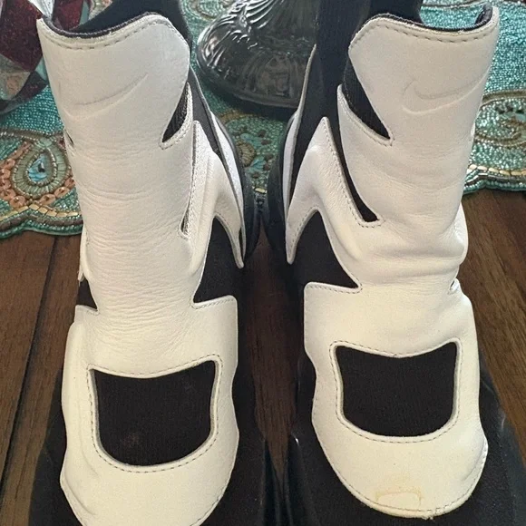 Nike Women's Black and White Vapormax Sneakers - Picture 9 of 11